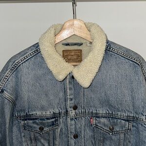 Levi’s 90s Sherpa Trucker Denim Jacket